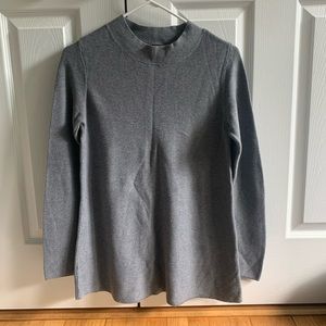 Grey Ann Taylor sweater💫